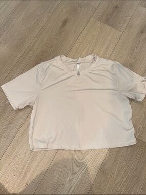 Fabletics Cream Short Sleeve Crop Top
